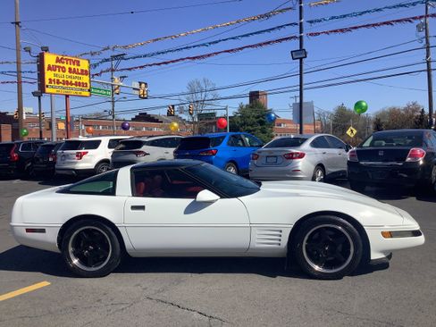 Used 1991 Chevrolet Corvette Coupe image 9