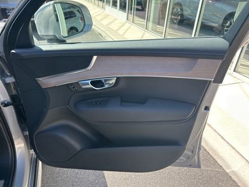 Certified 2025 Volvo XC90 B6 Plus AWD/4WD image 11