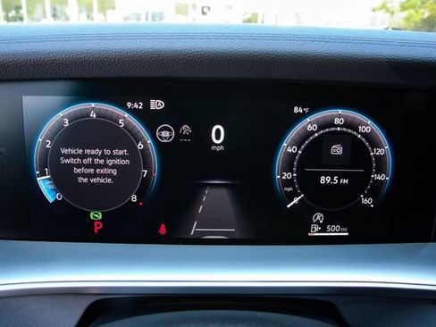 Certified 2025 Volkswagen Tiguan SE image 20