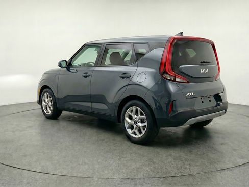 Used 2025 Kia Soul LX w/ LX Technology Package FWD image 6