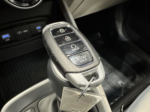Certified 2024 Hyundai Venue SEL image 28