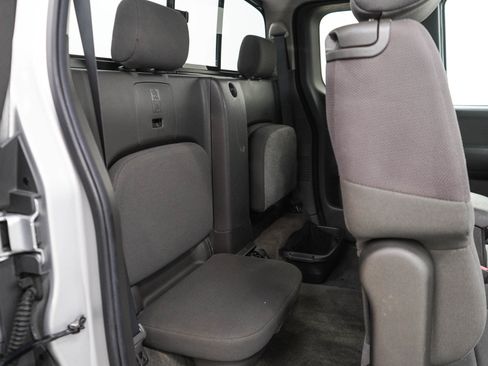 Used 2009 Nissan Frontier SE RWD image 12