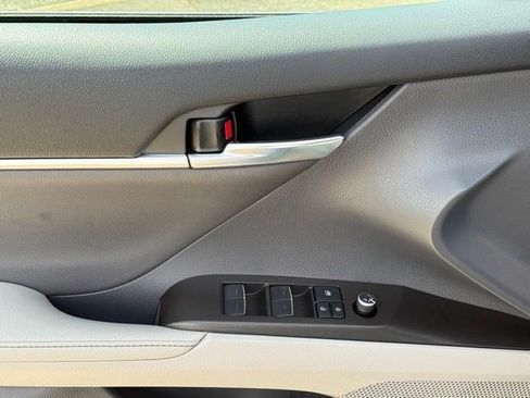 Used 2022 Toyota Camry XLE image 15