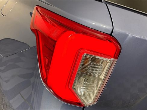 Used 2021 Ford Explorer XLT w/ Equipment Group 202A RWD image 27