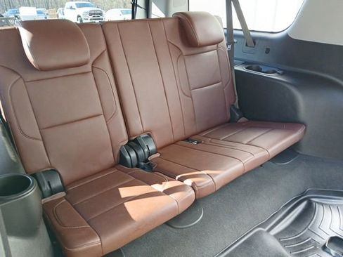 Used 2019 Chevrolet Suburban Premier w/ Premier Plus Edition RWD image 20