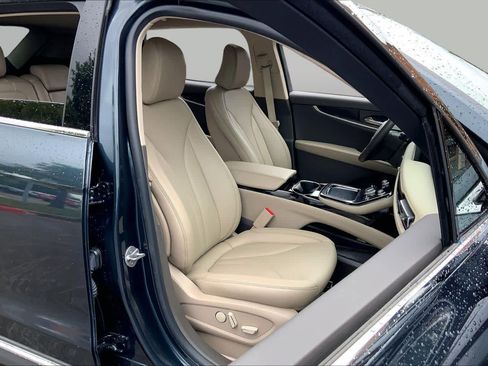 Used 2023 Lincoln Nautilus FWD w/ Premium Package image 9