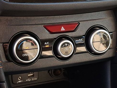 Used 2021 Subaru Crosstrek 2.0i Premium image 14