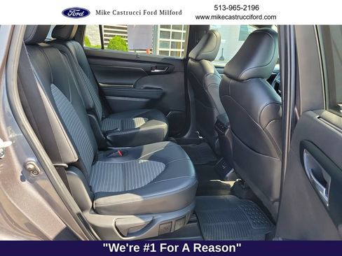 Used 2024 Toyota Highlander XSE FWD image 25