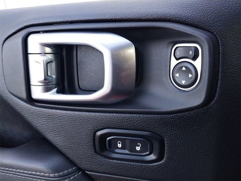 Used 2023 Jeep Gladiator Overland image 19