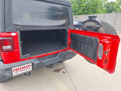 Used 2018 Jeep Wrangler Unlimited Sport AWD/4WD image 33