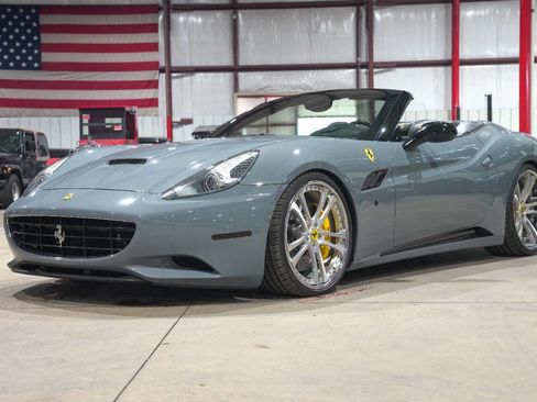 Used 2010 Ferrari California image 1