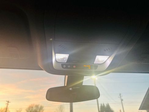 Used 2017 GMC Acadia SLE image 37