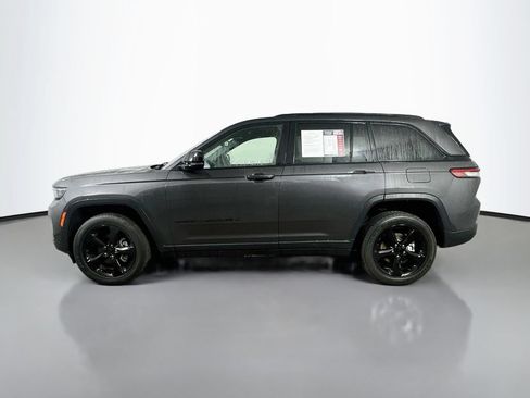 Used 2023 Jeep Grand Cherokee Altitude AWD/4WD image 5
