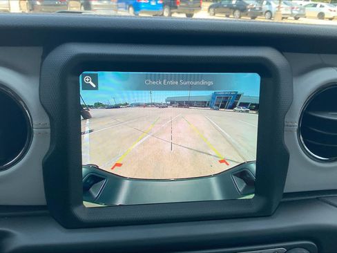Used 2022 Jeep Gladiator Overland AWD/4WD image 57