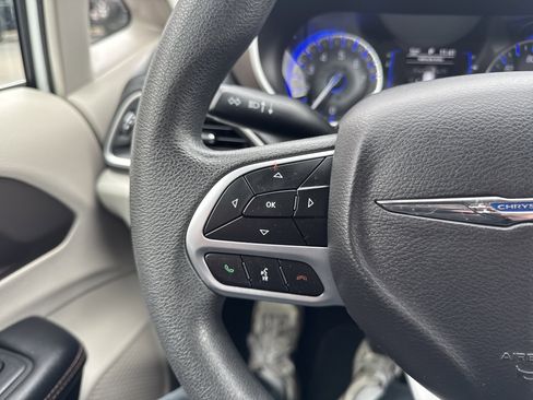 Used 2018 Chrysler Pacifica Touring Plus image 18