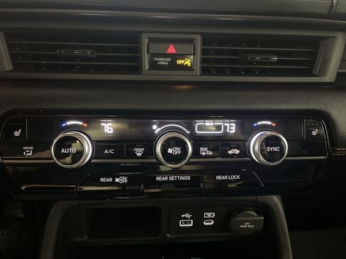 Certified 2025 Honda Pilot TrailSport image 18
