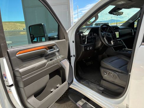 Used 2024 GMC Sierra 2500 Denali w/ Denali Reserve Package AWD/4WD image 13