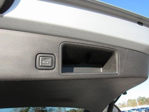 Used 2021 GMC Terrain SLE w/ Driver Convenience Package image 28