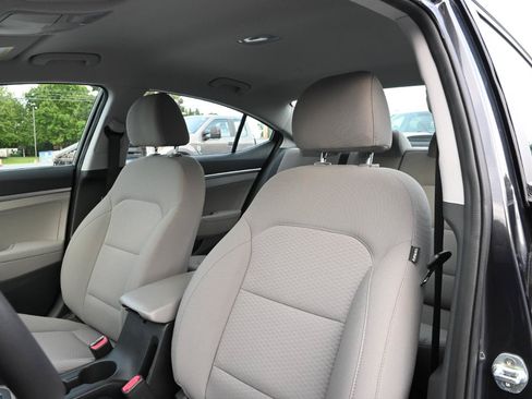 Used 2020 Hyundai Elantra SE FWD image 16