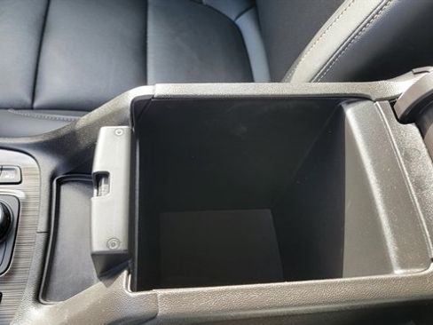 Used 2023 GMC Acadia SLT w/ Preferred Package image 38