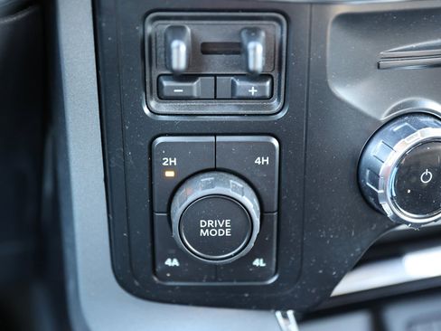 Used 2023 Ford F150 Lariat w/ Trailer Tow Package image 33