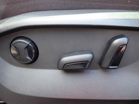 Used 2023 Volkswagen Tiguan SE image 22