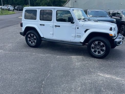 Used 2018 Jeep Wrangler Unlimited Sahara AWD/4WD image 5