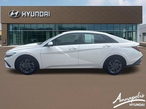 Certified 2026 Hyundai Elantra Hybrid FWD image 2