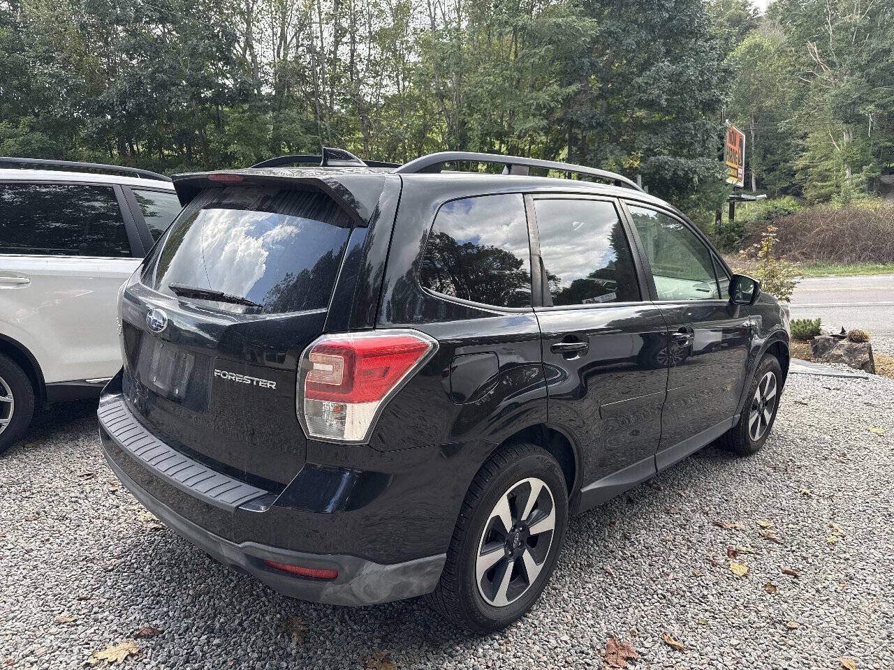 Used 2017 Subaru Forester 2.5i Premium w/ Popular Package #2A AWD/4WD image 3