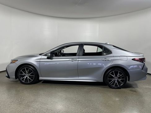 Certified 2024 Toyota Camry SE image 6
