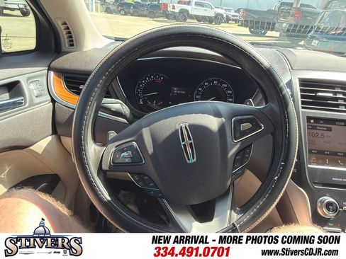 Used 2019 Lincoln MKC Select w/ Select Plus Package FWD image 16
