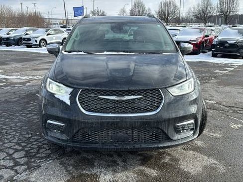 Used 2022 Chrysler Pacifica Limited image 30