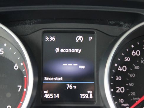 Used 2018 Volkswagen Tiguan SE w/ Panoramic Sunroof Package image 20