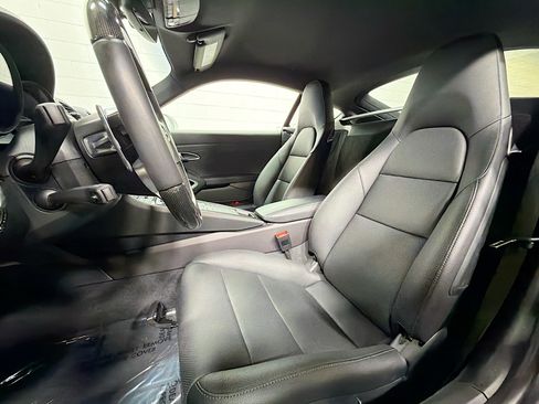 Used 2024 Porsche 718 Cayman image 5