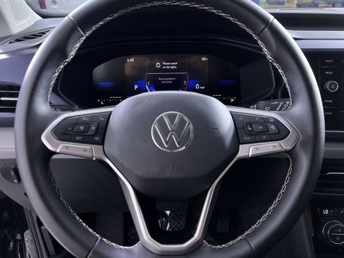 Used 2024 Volkswagen Taos SE image 14