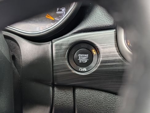 Used 2019 Jeep Grand Cherokee Laredo image 19