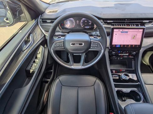 New 2025 Jeep Grand Cherokee Limited w/ Luxury Tech Group II image 17