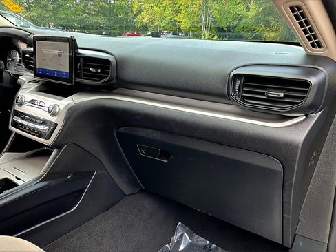 Used 2021 Ford Explorer XLT image 23