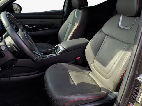 Certified 2025 Hyundai Santa Cruz Limited image 9