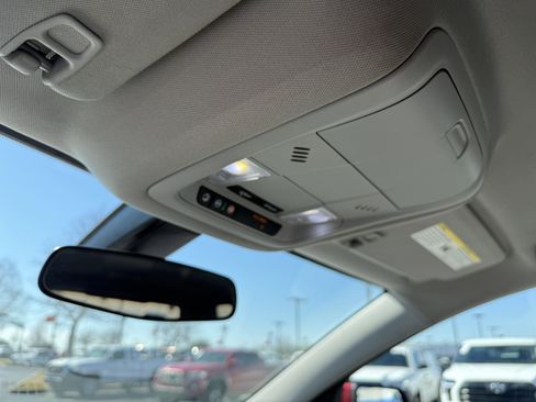 Used 2019 GMC Acadia SLE image 27