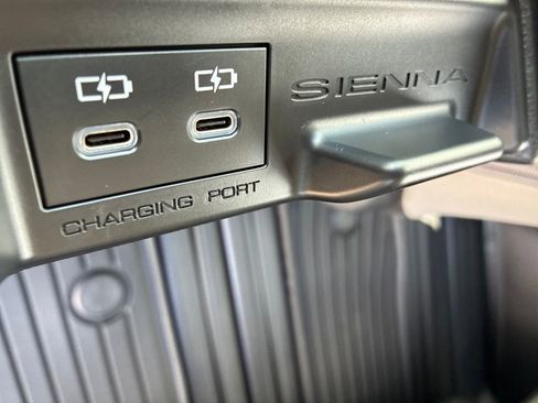 New 2026 Toyota Sienna XLE FWD image 38