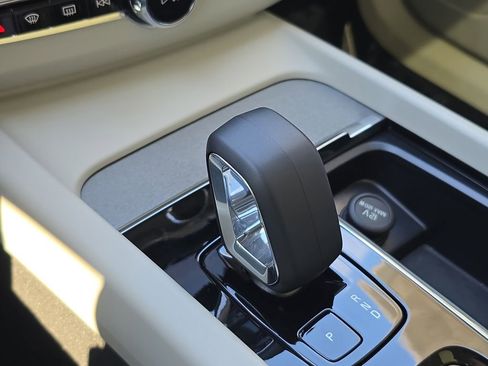 Used 2024 Volvo XC60 T8 Plus w/ Protection Package Premier image 26