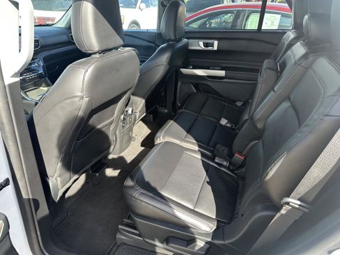 Used 2023 Ford Explorer Limited image 19
