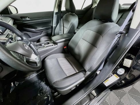 Used 2025 Nissan Altima 2.5 SV FWD image 18