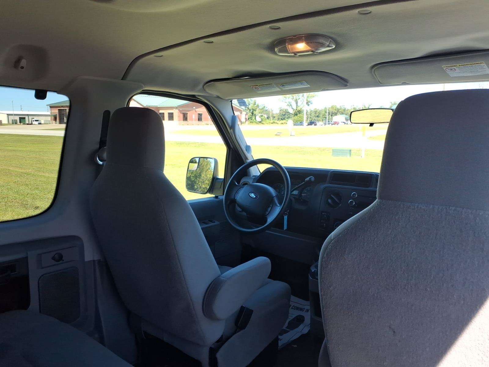 Used 2011 Ford E-350 and Econoline 350 XLT RWD image 13