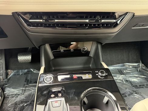 Used 2025 Audi Q6 e-tron Premium RWD image 26