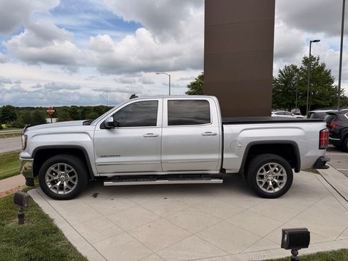 Used 2018 GMC Sierra 1500 SLT w/ SLT Premium Package RWD image 2