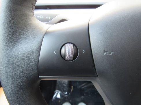 Used 2023 Tesla Model Y Long Range image 35