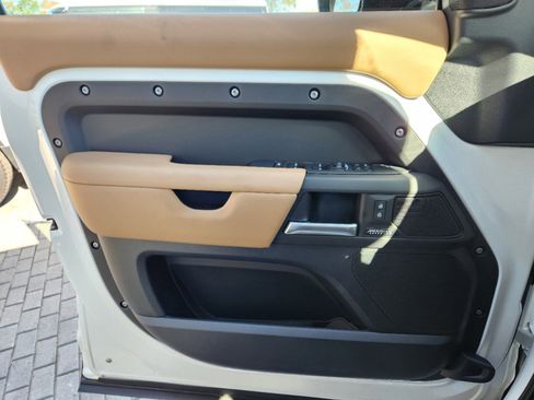 New 2025 Land Rover Defender 110 X-Dynamic SE image 16