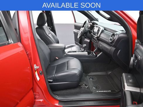 Used 2020 Toyota Tacoma Limited AWD/4WD image 33